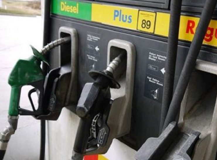 Gasolina sobe pela quinta semana seguida e é vendida a R$ 7,99