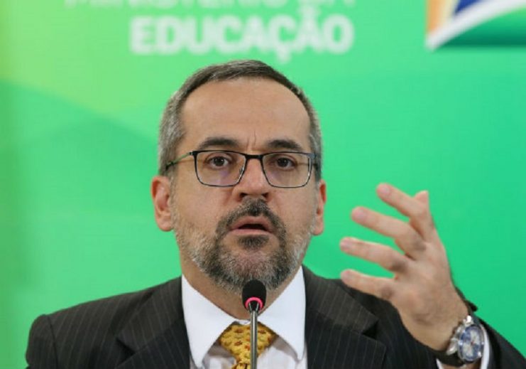Weintraub deve pedir demissão do Ministério da Educação, diz coluna