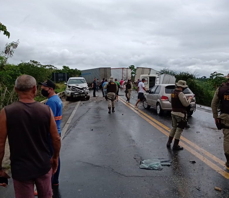 Acidente grave envolvendo vários veículos é registrado na BR-101, entre Cruz das Almas e Muritiba