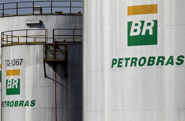 Petrobras reduz preço da gasolina na refinaria