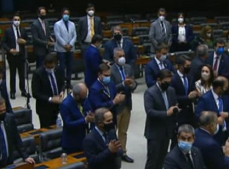 Câmara aprova em 2º turno PEC que retoma coligações para eleições proporcionais