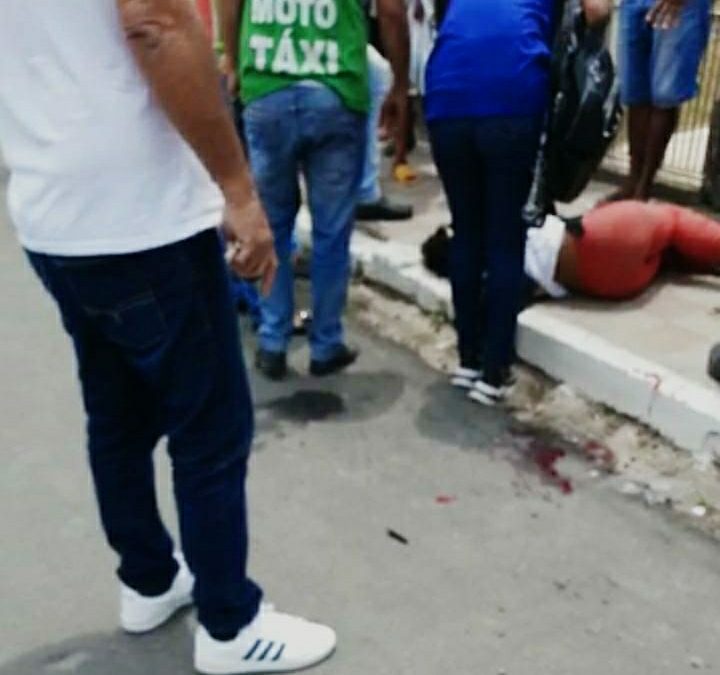 SAJ: Motociclista tem perna fraturada após ser atropelada por carro na Av. Barros e Almeida