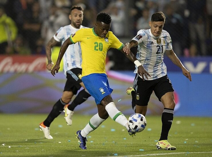 Brasil joga bem, empata com a Argentina e segue invicto nas Eliminatórias