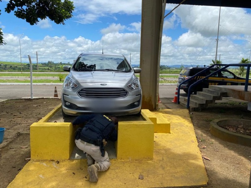 Carro roubado é recuperado pela PRF na BR 101 em Santo Antônio de Jesus
