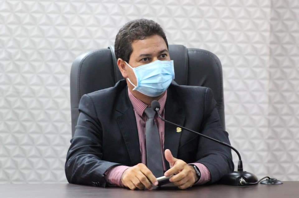 CRUZ DAS ALMAS:   Na 18ª Sessão ordinária do 2º Período legislativo, O Vereador Renan de Romoaldo faz outras indicações ao poder Executivo.