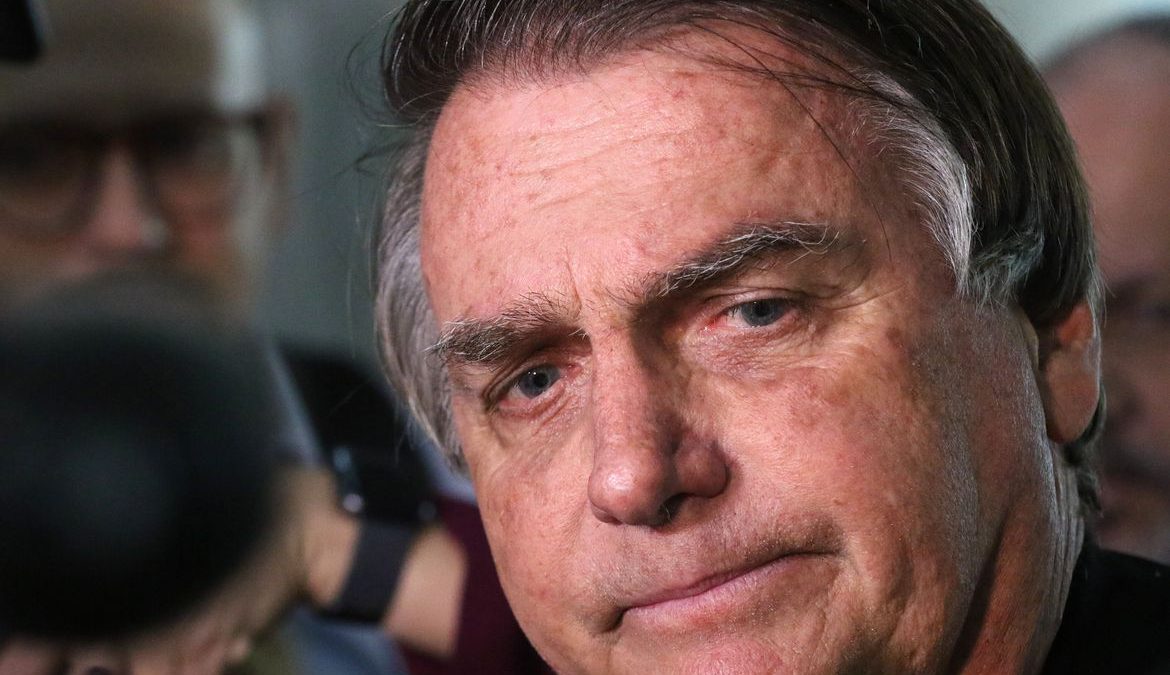 TSE marca para próxima terça julgamento de ações contra Bolsonaro