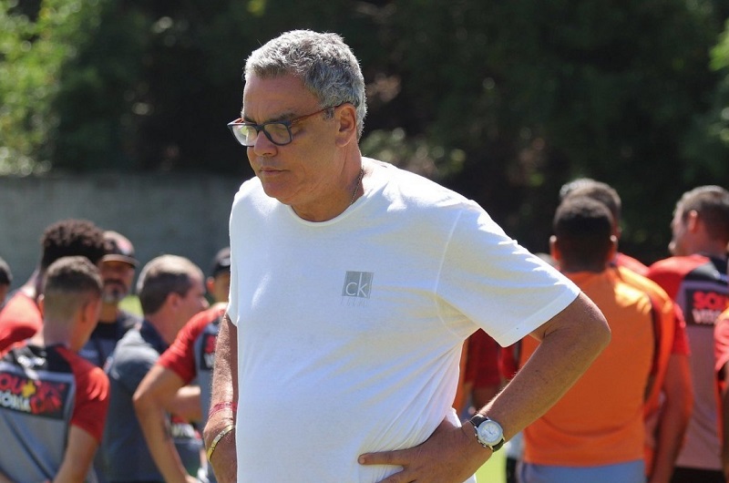 Paulo Carneiro anuncia desmanche do time de aspirantes do Vitória, que joga o Baianão