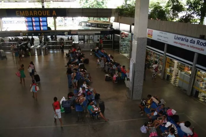 Governo da BA anuncia fechamento total da rodoviária de Salvador e solicitará suspensão de voos para RJ e SP
