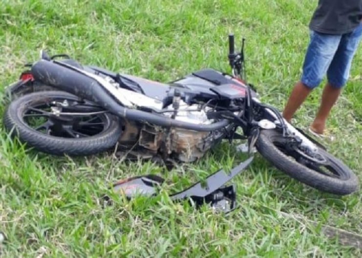 Motociclista colide em cerca de arame na zona rural de Conceição do Almeida
