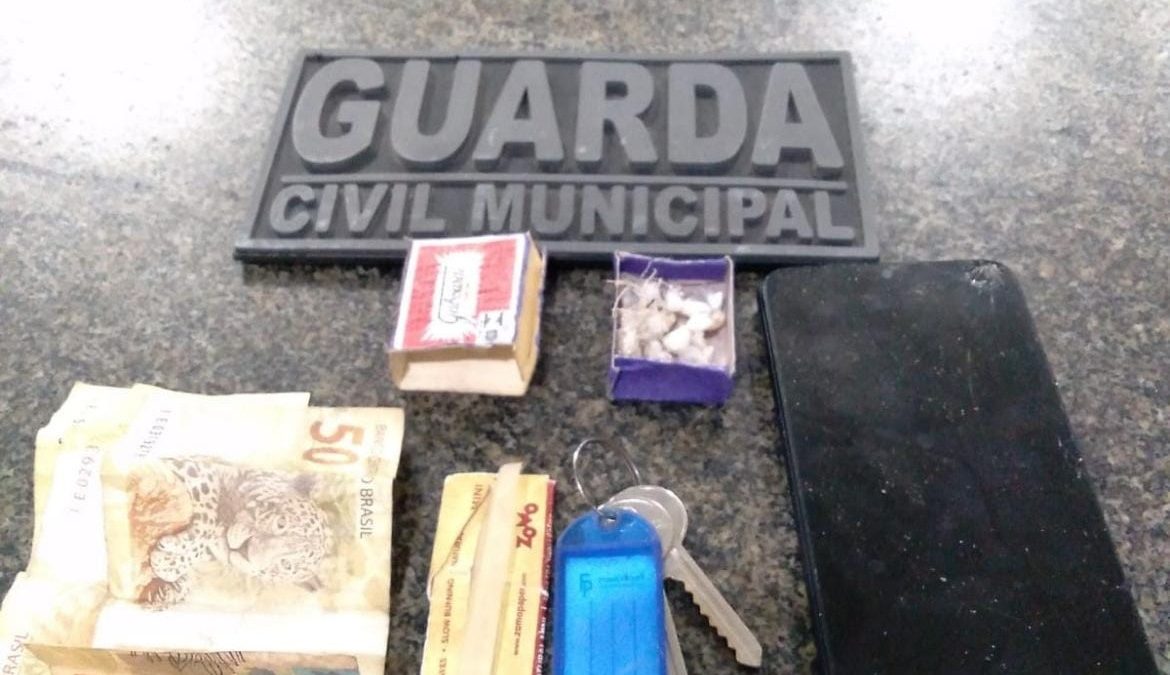 Guarda Civil prende homem e apreende adolescente com droga em Cruz das Almas