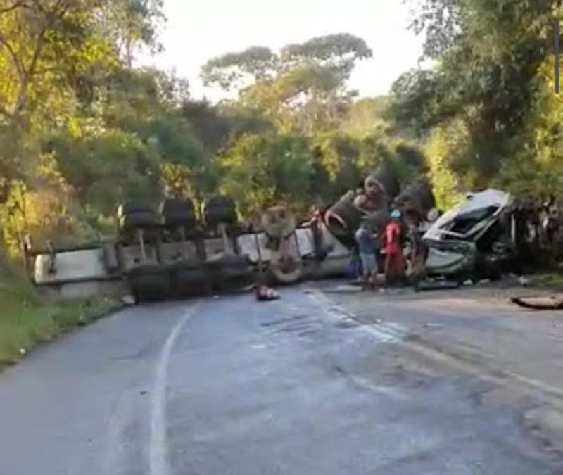 Colisão entre caminhão-tanque, ônibus e caçamba é registrada em Cachoeira