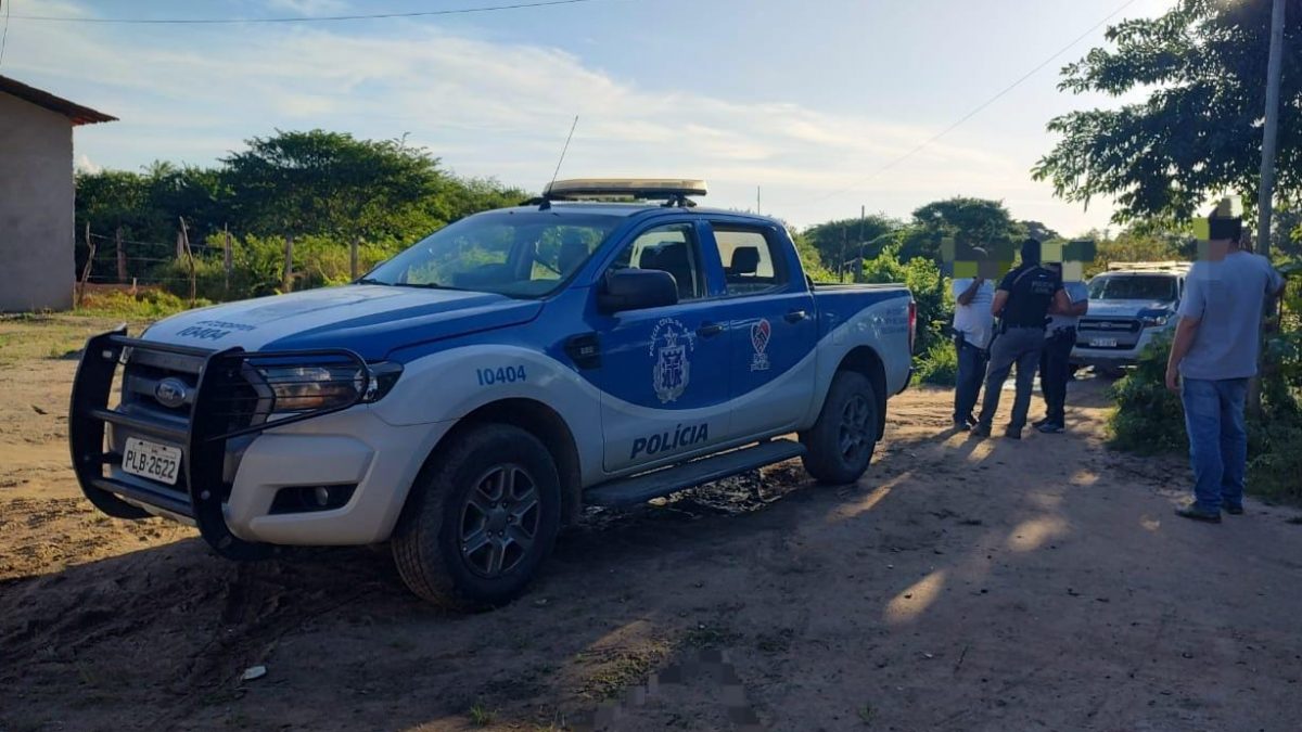 CRUZ DAS ALMAS: Vigilante é preso por furtar bateria de ônibus escolar