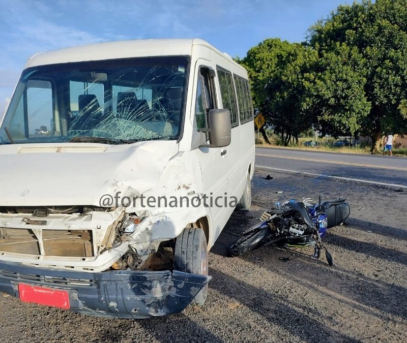 Homem fica ferido após colisão entre moto e van na BR-101, em Gov. Mangabeira