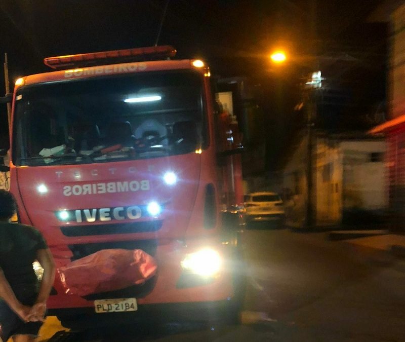 Residência é atingida por incêndio em Santo Antônio de Jesus