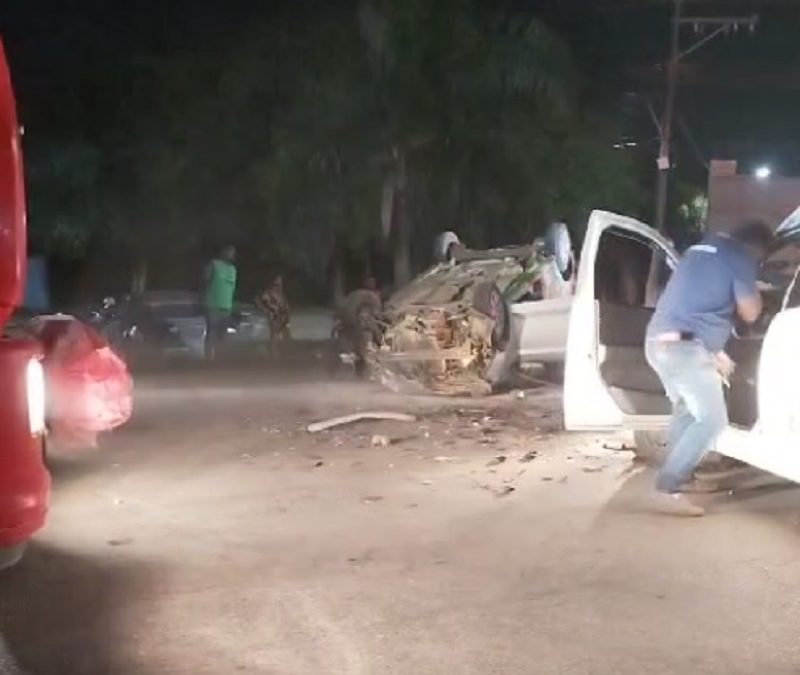 Colisão entre ambulância e carro de passeio é registrada na BR-101, em SAJ